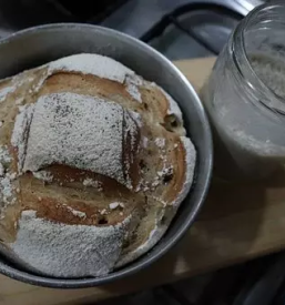 Kruh z drozmi in naravni sirupi