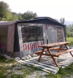 Lep avtokamp v dolini Nadiže na Goriškem