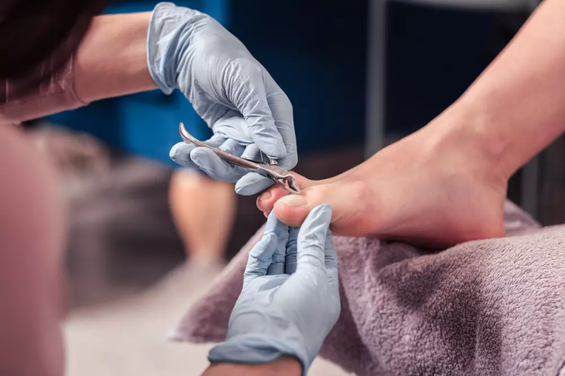 Iščete dobro pedikerko v Velenju? Pravi naslov za vas je Pedikerski salon Alisa!