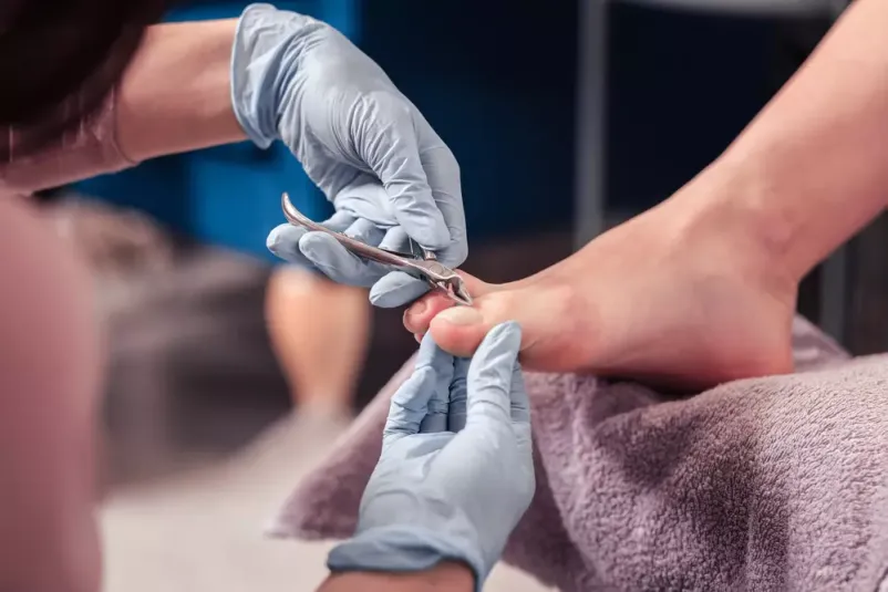 Iščete dobro pedikerko v Velenju? Pravi naslov za vas je Pedikerski salon Alisa!
