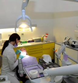 Lasersko zdravljenje parodontoze 
