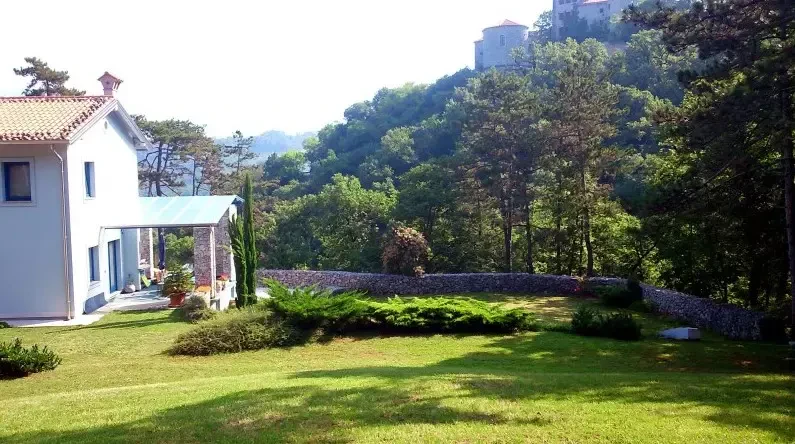 Nudimo vam prijeten apartma z ugodno nočitvijo v Braniku!