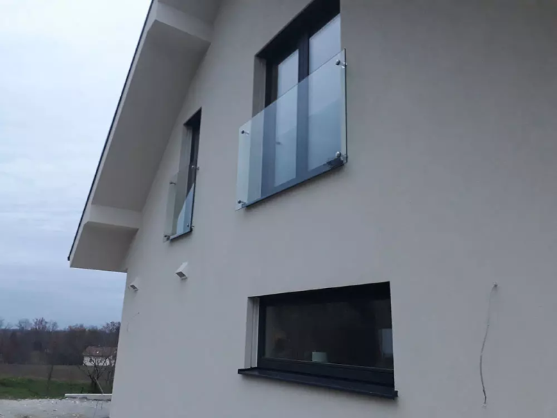 Uredimo zasteklitve balkona v Mariboru učinkovito in dosledno