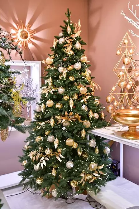 Zakaj zaupati nam, če iščete božične in novoletne dekoracije v Sloveniji?