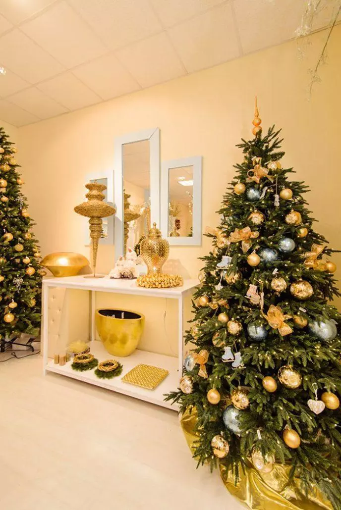 Prodaja novoletne dekoracije v Sloveniji