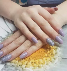 Ugodni umetni nohti mezica