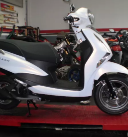 Prodaja stirikolesnikov skuterjev in napihljivih colnov novo mesto