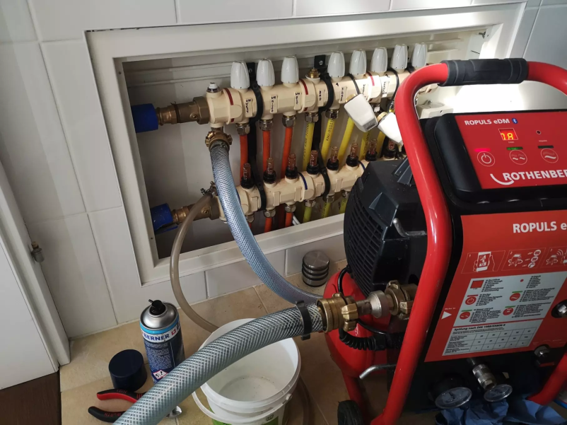 Kvalitetno notranje čiščenje talnega gretja Slovenija