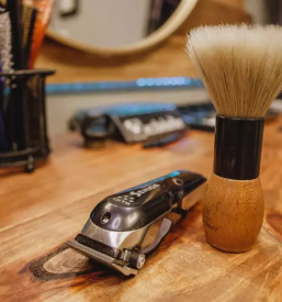 Frizer za moske logatec