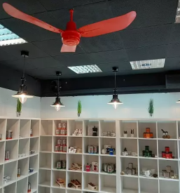 Trgovina s kavo in kavnimi pripomočki