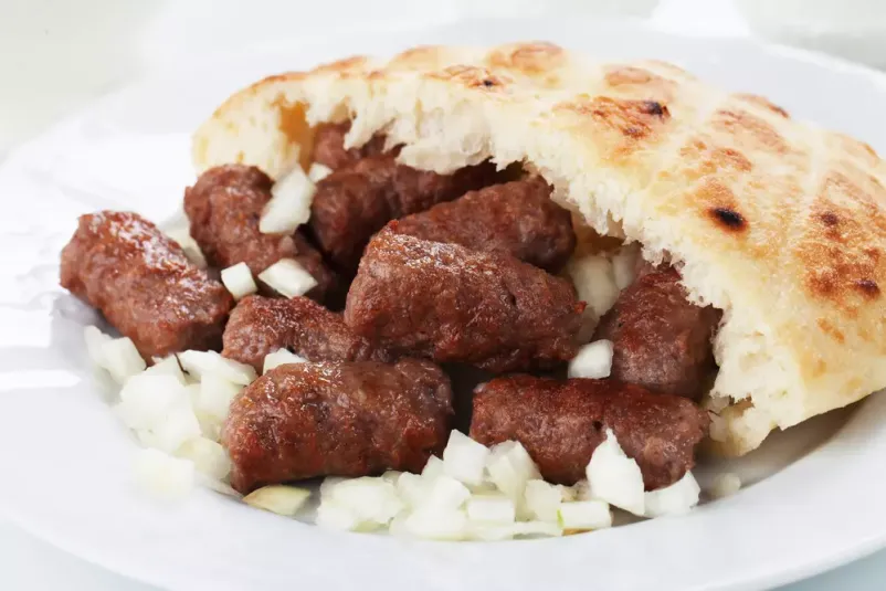 Najboljši burgerji, čevapčiči in jedi z žara v Ljubljani v Okrepčevalnici Ajda!