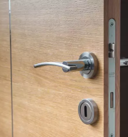 Prodaja in montaza pvc vrat koper