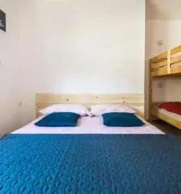 Garsonjera in sobe z letnim vrtom Tolmin
