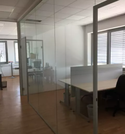 steklo v delovnih prostorih