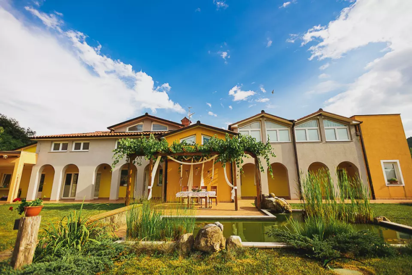 Gostilna s prenočišči na Krasu