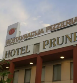 Hotel in sobe sezana