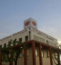 Hotel in sobe sezana