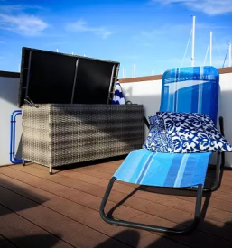 Hisa na vodi v marini portoroz