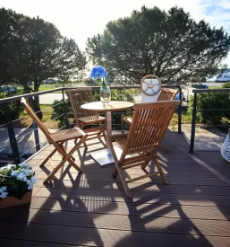 Hisa na vodi v marini portoroz