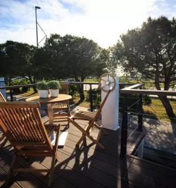 Hisa na vodi v marini portoroz