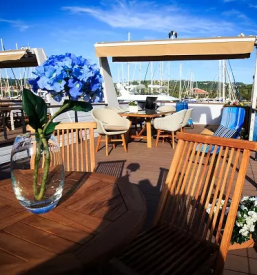 Hisa na vodi v marini portoroz