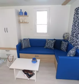 Hisa na vodi v marini portoroz