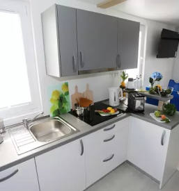 Hisa na vodi v marini portoroz