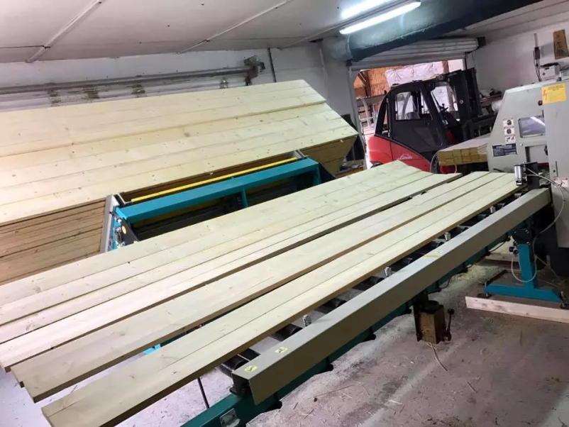 Žaganje in skobljanje lesa v Sloveniji in tujini