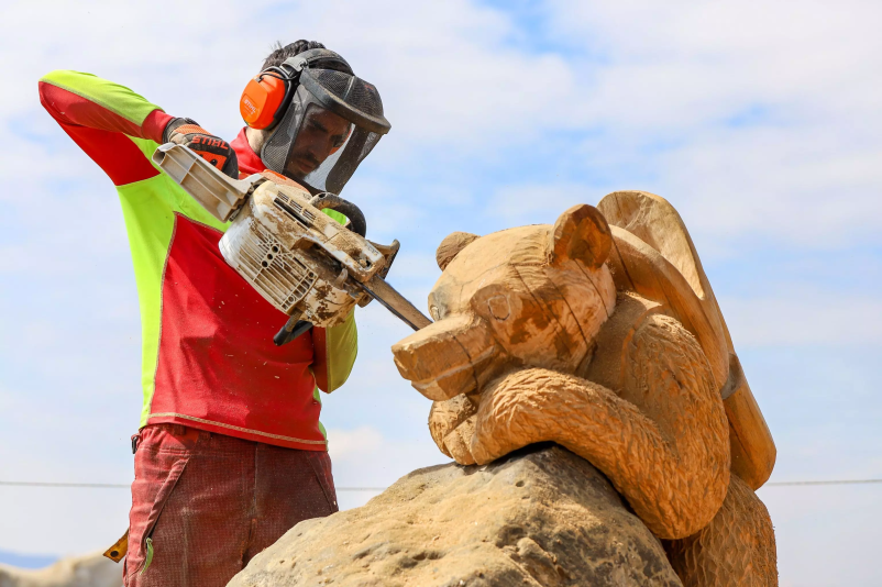Izdelava lesenih skulptur po naročilu Slovenija