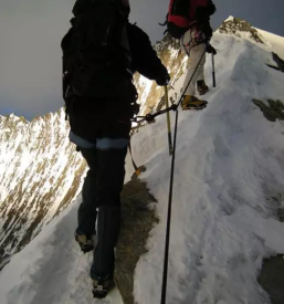 Izkusen gorski vodnik po slovenskih gorah