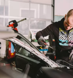 Kvalitetna menjava in popravilo vseh vrst avtostekel ljubljana