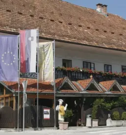 Prostor za zakljucene druzbe lukovica domzale