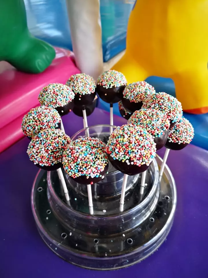 Kavarna z igrali Domžale, Slovenija