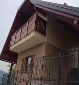 Vrhunske lesene balkonske ograje Slovenija