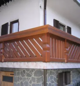 Lesene stopniščne ograje Slovenija