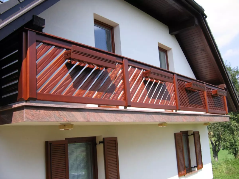 Izdelava lesenih balkonskih ograj
