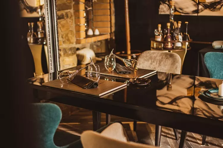 Izvrsten izbor priznanih slovenskih in tujih vin, žganih pijač in žlahtnih cigar 