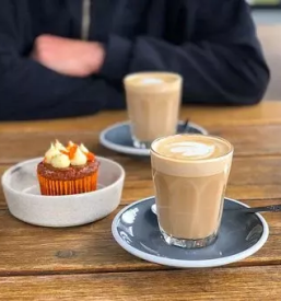 Kavarna in slascicarna zirovnica