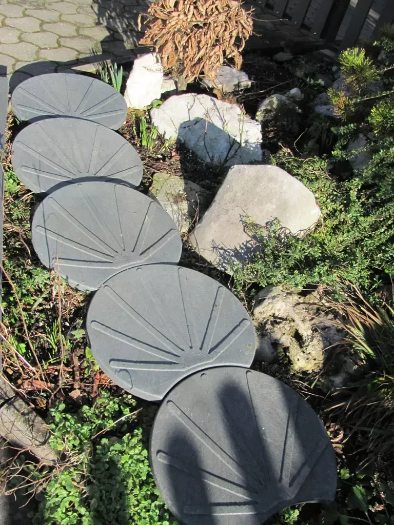 Prodaja vrtnih poti iz plastike v Sloveniji