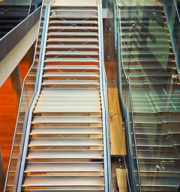 Zarisovanje protizdrsnih crt na stopnicah slovenija