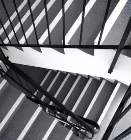 Zarisovanje protizdrsnih crt na stopnicah slovenija