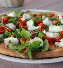 Velike pizze iz krušne peči Šentvid pri Stični