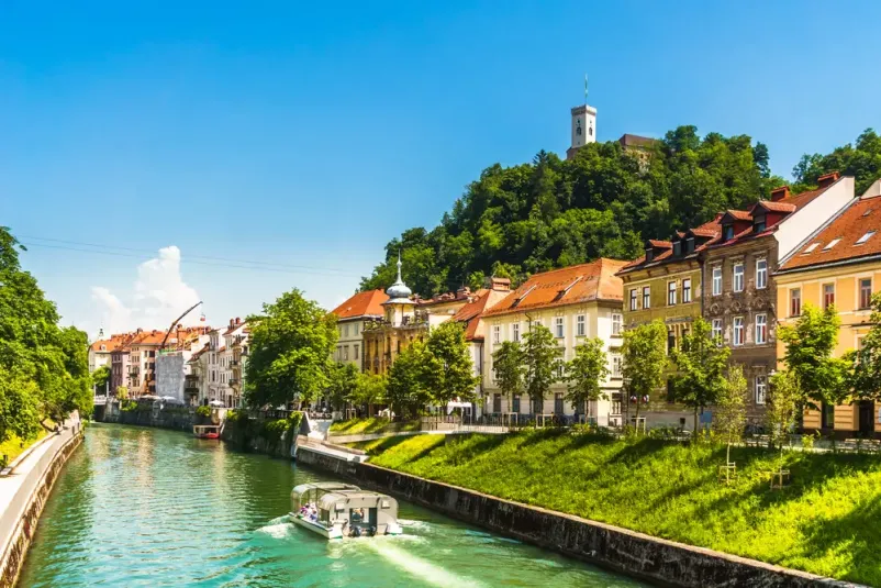 Prevoz po reki z ladjico Ljubljana