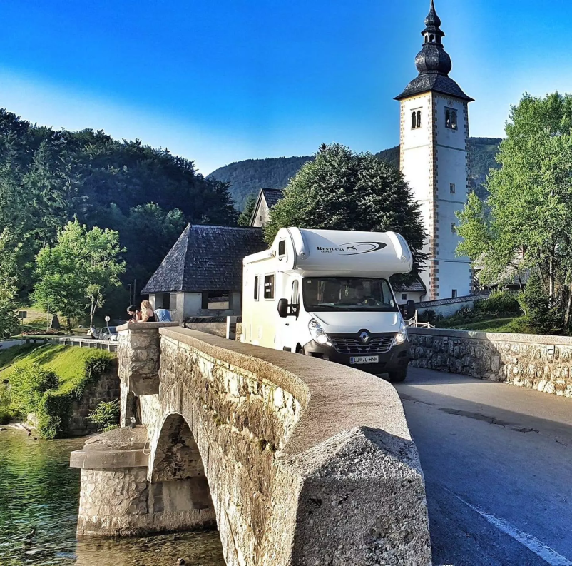 Za ugoden najem avtodoma smo vam v Sloveniji vedno na voljo