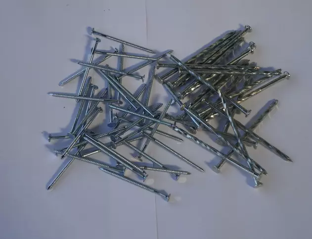 Trgovina na debelo z žeblji in vijaki