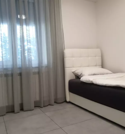 Ugoden apartma koper, okolica