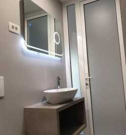 Ugoden apartma koper, okolica