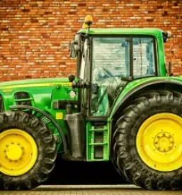 Servis traktorjev Lindner po terenu