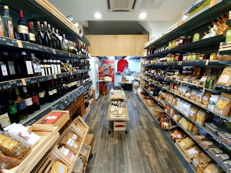 Trgovina z domačimi izdelki Lucija, Slovenija