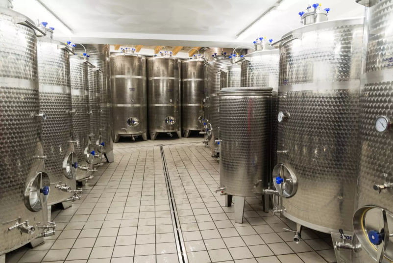 Izdelujemo visokokakovostne posode za pivo in vino iz nerjavečega jekla po naročilu v Sloveniji